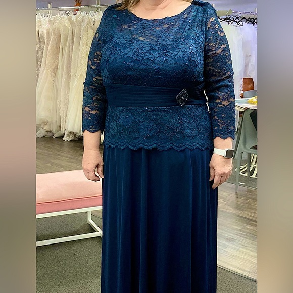 Blue 3/4 Sleeve Cuffed Gown for Wedding Or Formal - Picture 1 of 2